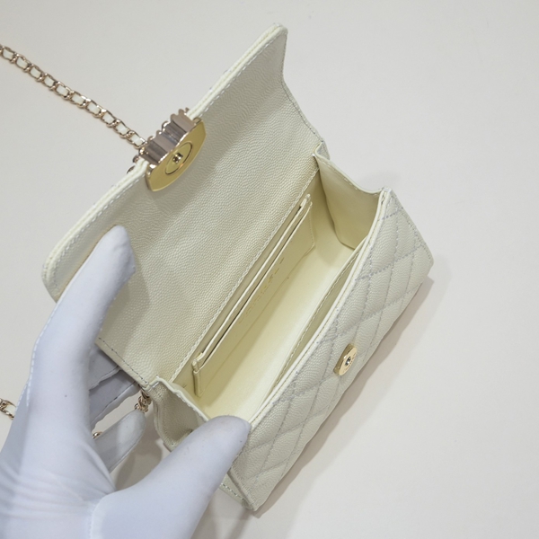 シャネルバッグ着用イメージ